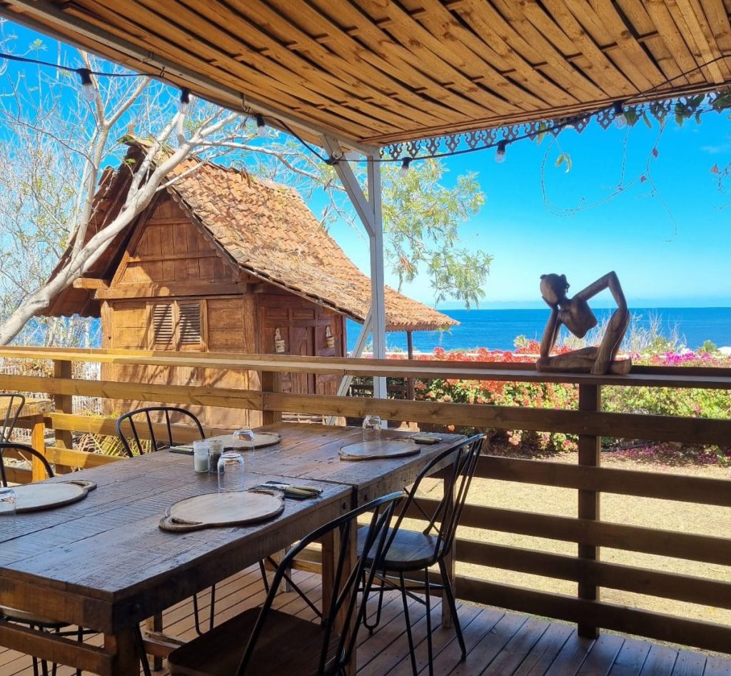 Table vue sur l'océan